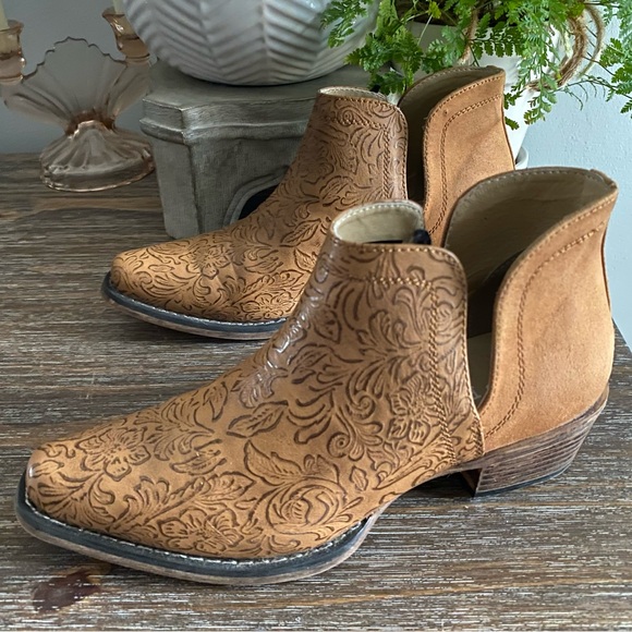 Roper Shoes - Roper Ava Embossed Snip Toe Western Ankle Boots Booties Womens 7 Tan Brown